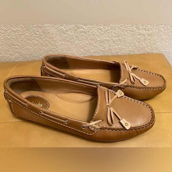 Clarks Tan Loafers Sz 6 Preppy Comfort Shoe - Picture 3 of 7